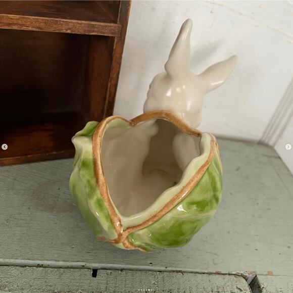 Vintage Hand Painted Bunny Planter Easter Rabbit Cabbage Lettuce 1978 - Picture 5 of 7